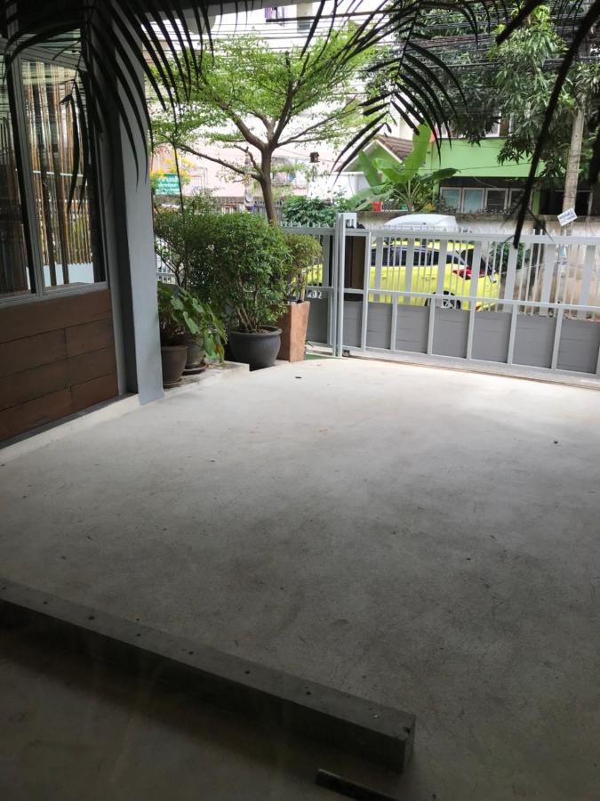 Nesuto Hostel Ramkamhaeng 52 Банкок Екстериор снимка